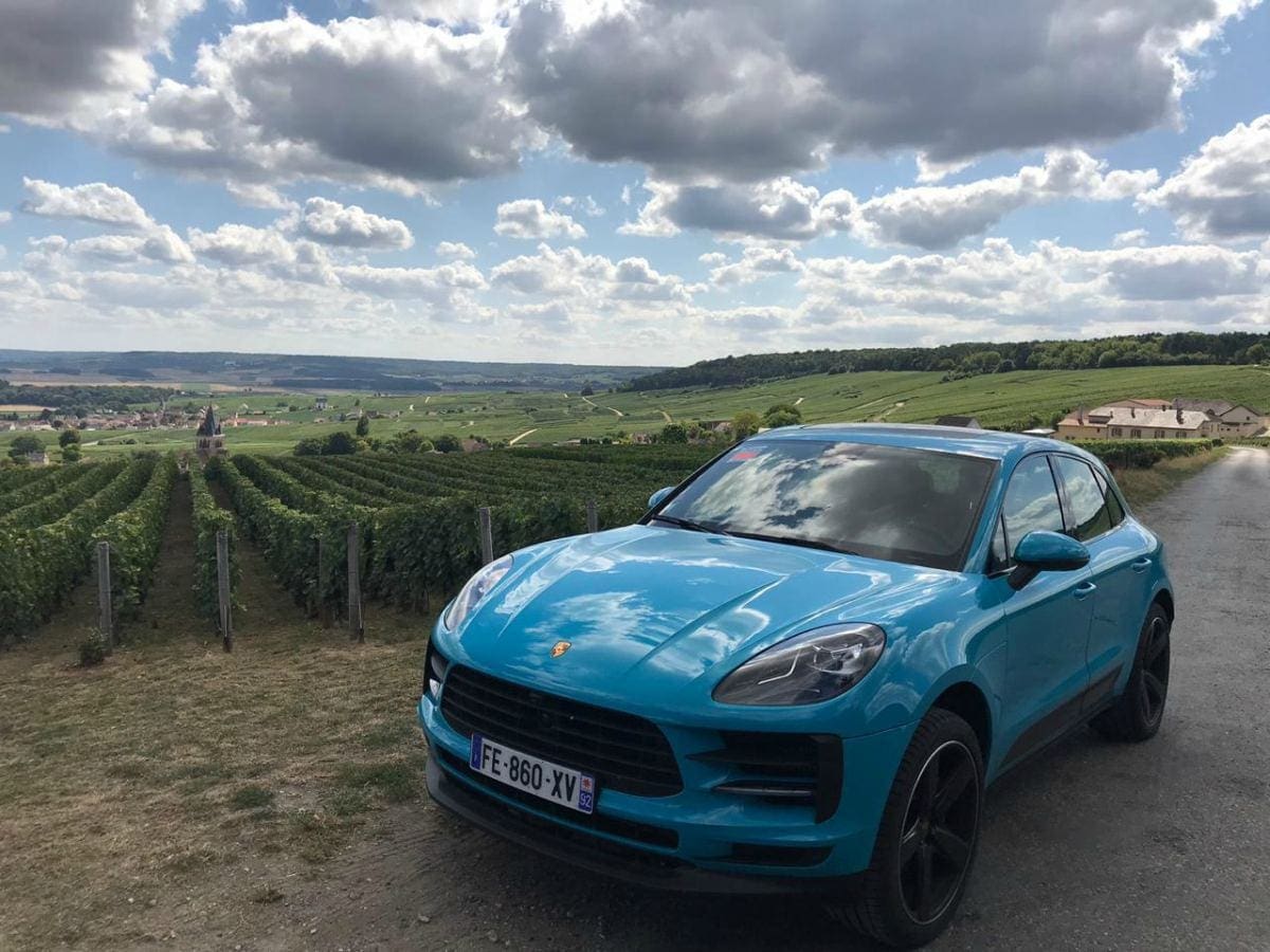 F1 e a tradição da champanhe: diário de bordo com um Porsche Macan entre Spa e França