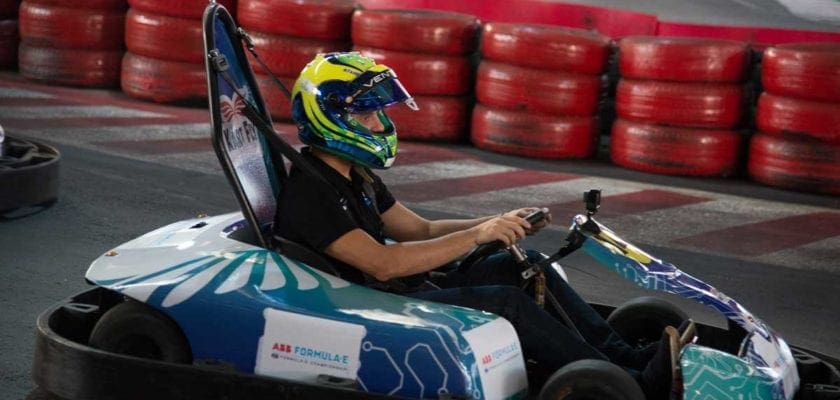 Felipe Massa disputa corrida de karts elétricos em tour promocional da Fórmula E