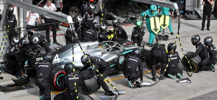 Hamilton defende pit stop da Mercedes no final do GP do Brasil