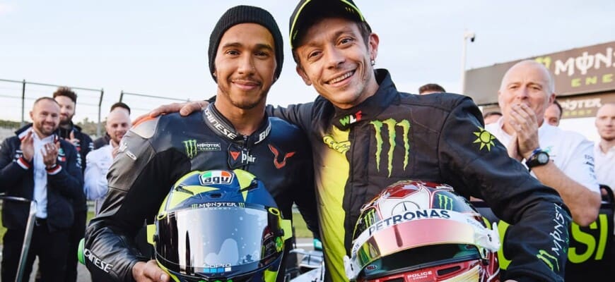 Valentino Rossi e Lewis Hamilton - Teste MotoGP x F1