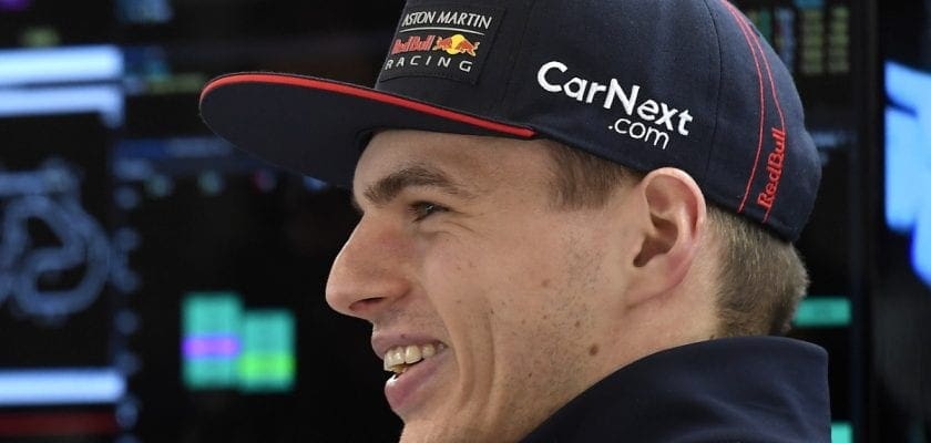 eSports: Verstappen vence depois de disputa roda a roda com Juncadella