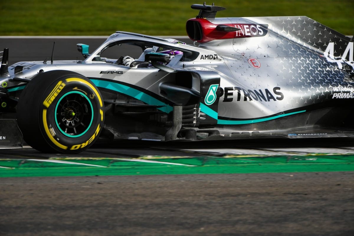 GALERIA: Lewis Hamilton completa primeiras voltas com o W11