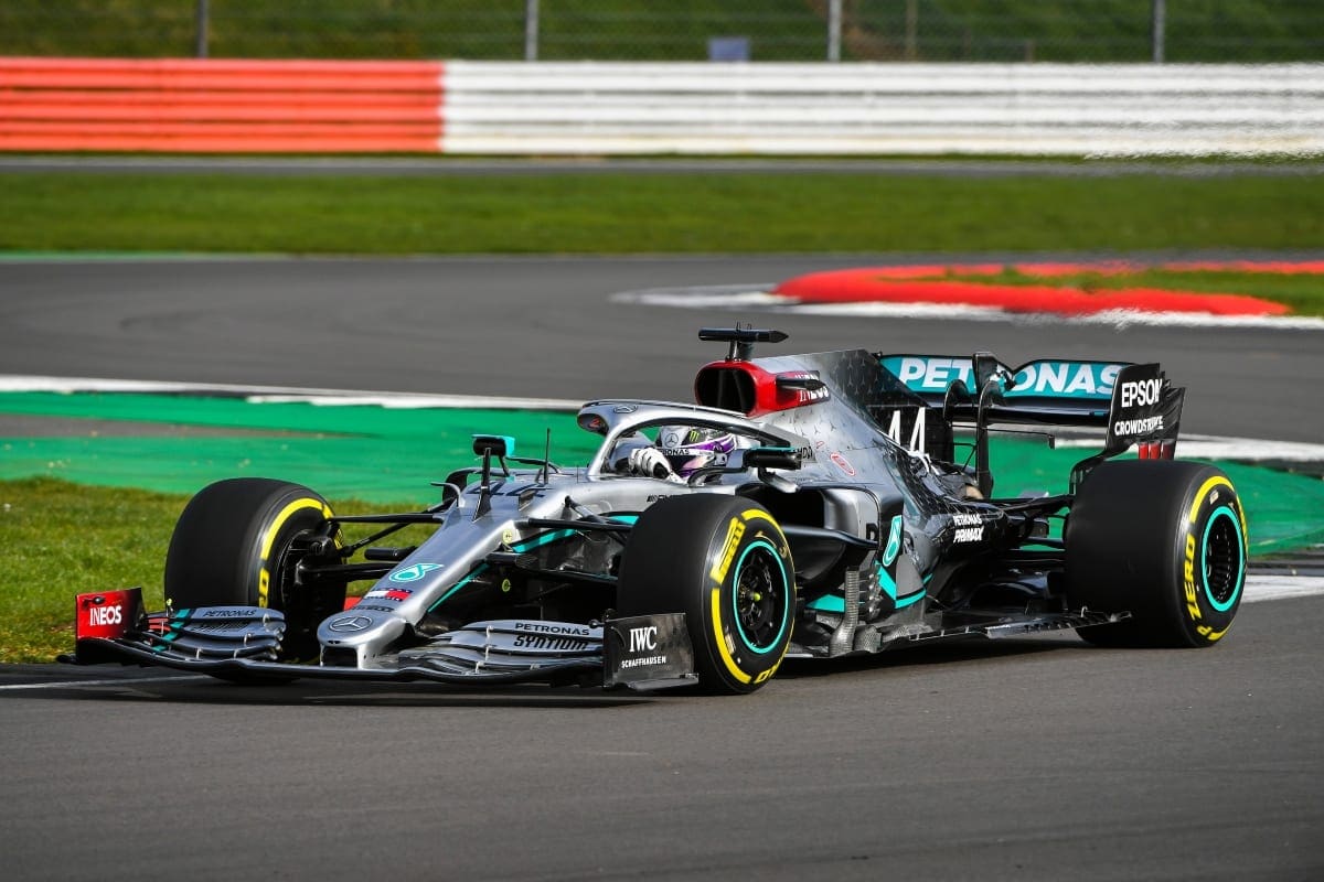 GALERIA: Lewis Hamilton completa primeiras voltas com o W11