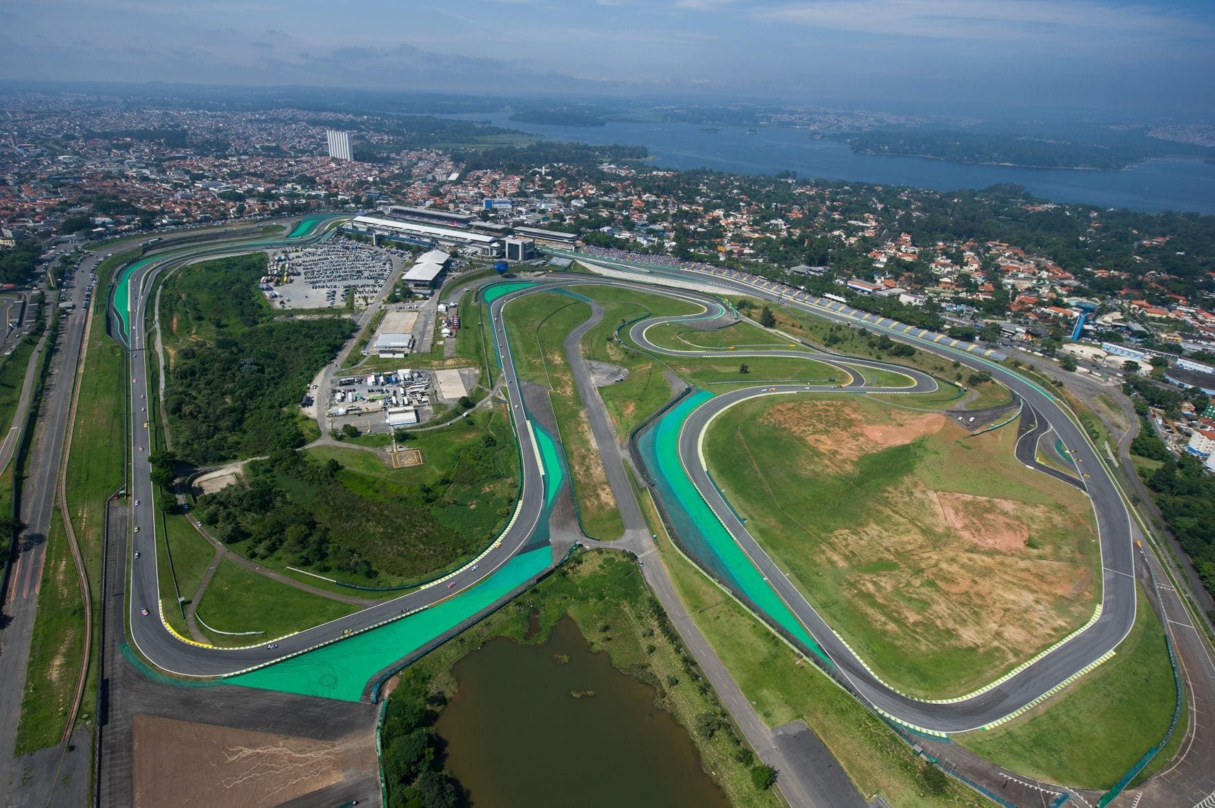 Autódromo de Interlagos suspende atividades por 30 dias