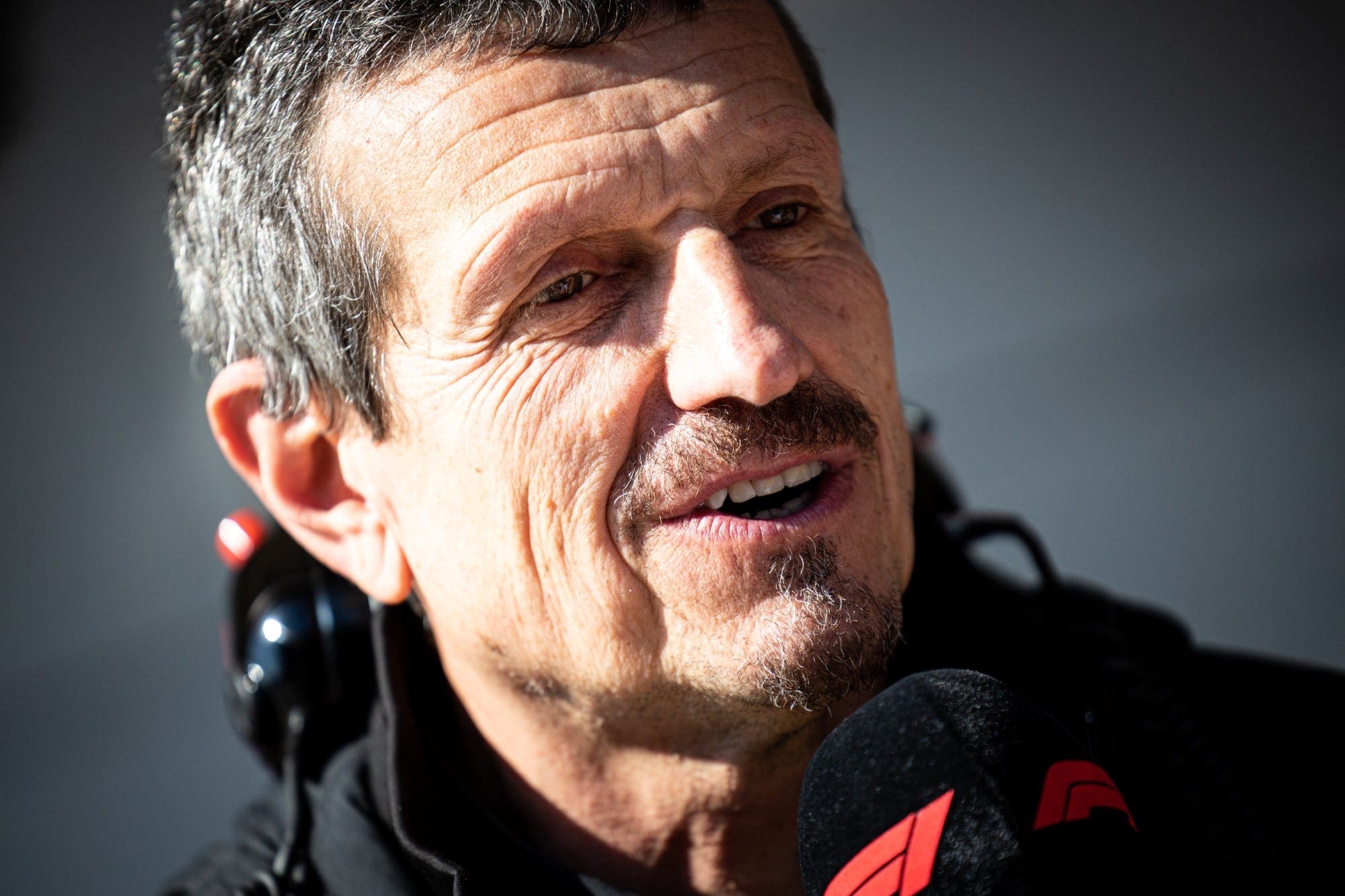 F1: “Não era culpa dele ser popular”, disse Hill sobre saída de Steiner da Haas