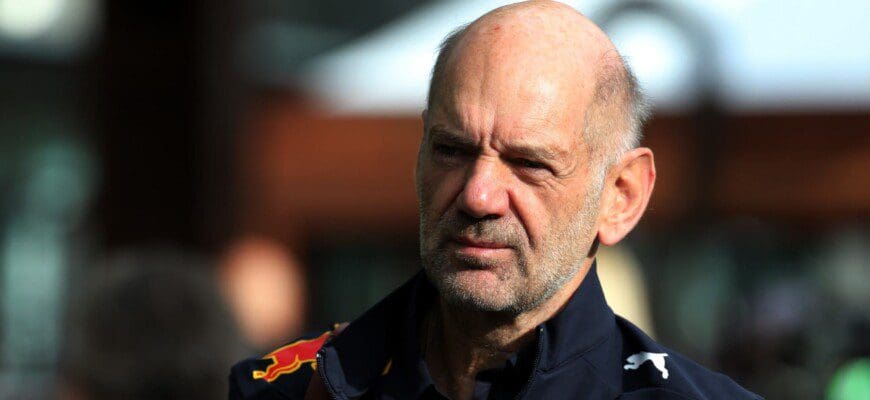 F1: Newey alimenta rumores de ida para Ferrari com gesto para fã