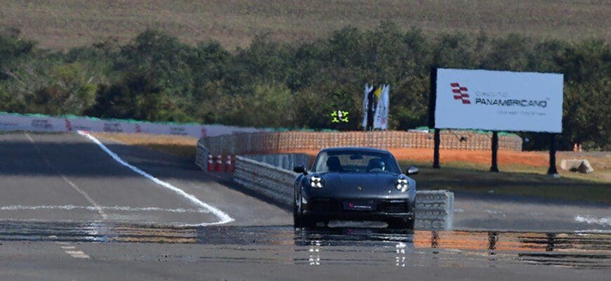 Porsche 911 no Circuito Panamericano Pirelli