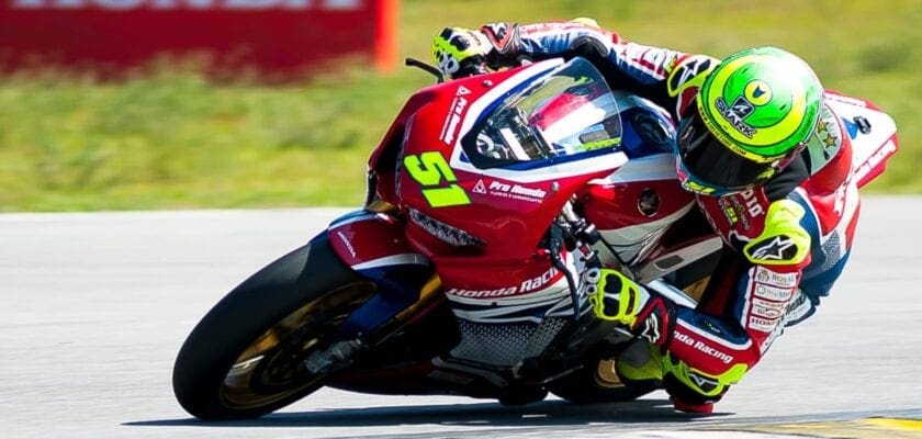 Eric Granado faz pole, melhor volta e vitória na etapa de abertura do Superbike Brasil