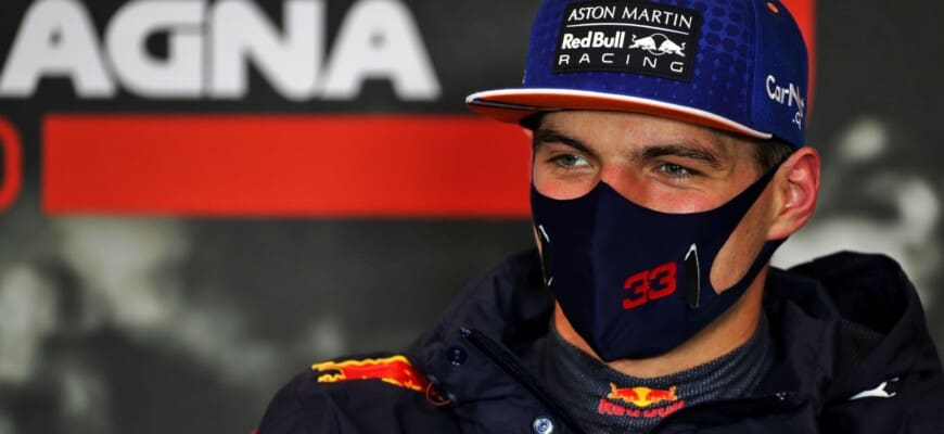 Verstappen confirma relacionamento com Kelly Piquet