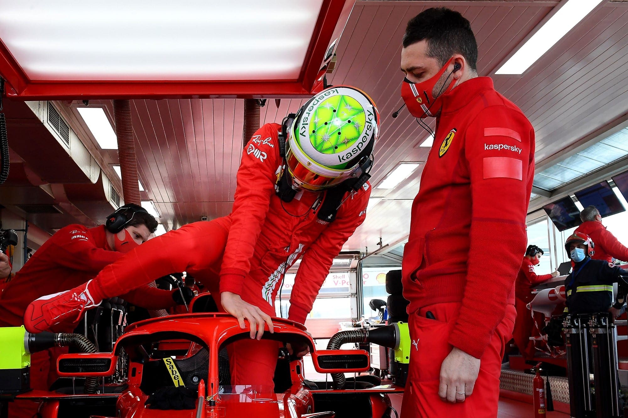 Galeria: Mick Schumacher tem dia de testes com a Ferrari ...