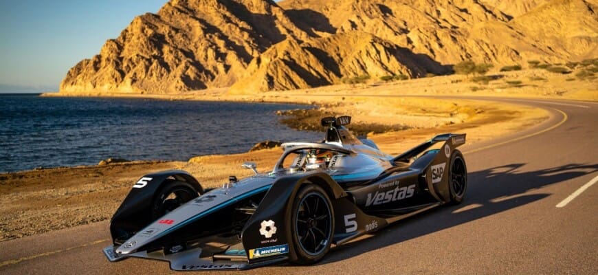 Mercedes-EQ Formula E Team leva carro elétrico à cidade inteligente