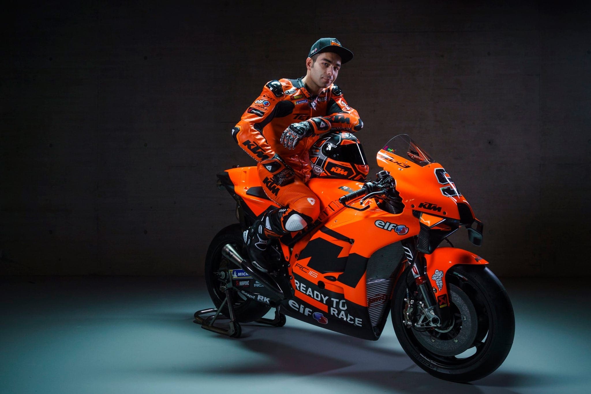 KTM e Tech3 mantêm pinturas e apresentam motos para temporada 2022