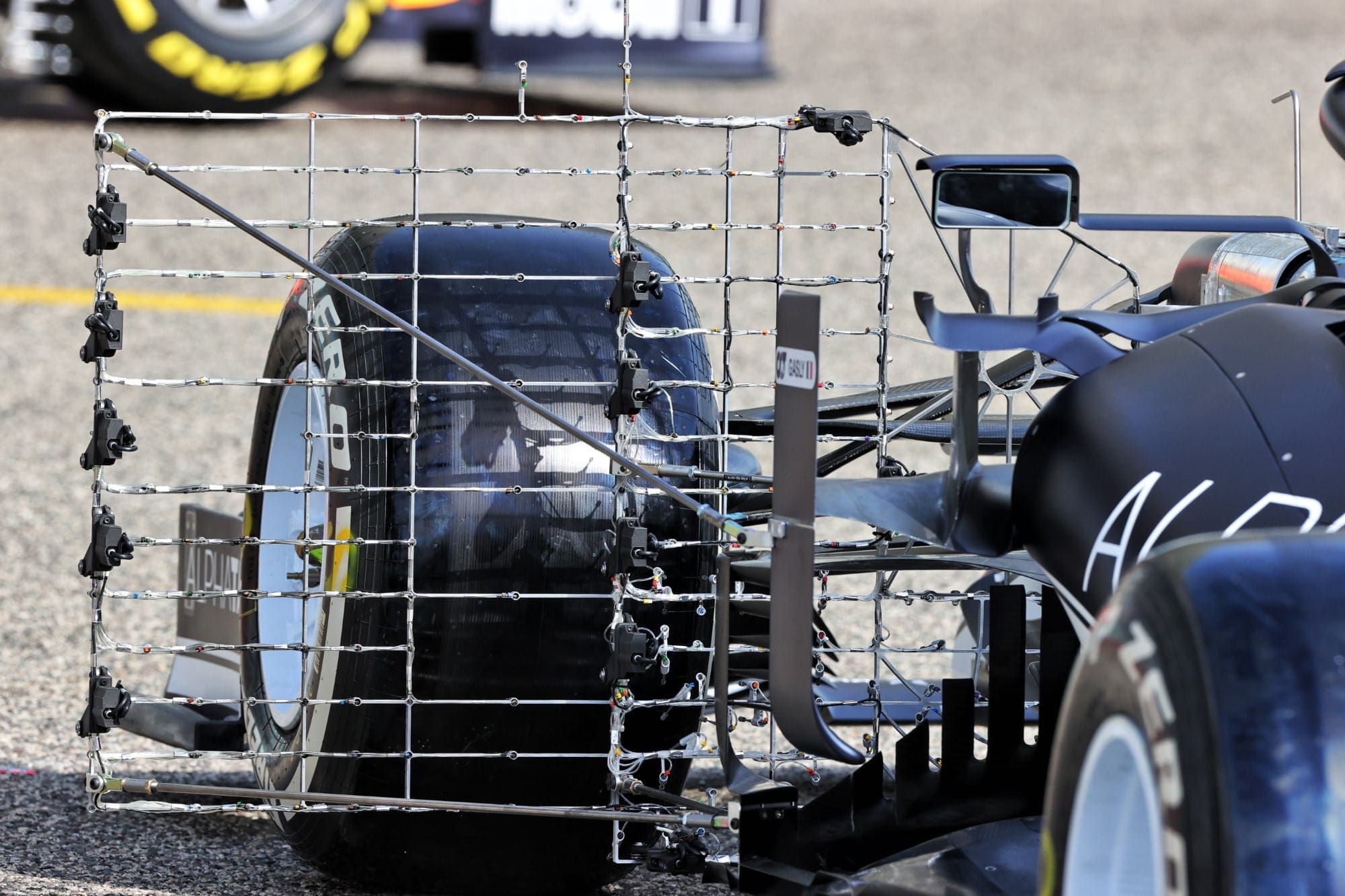 Confira as imagens do primeiro dia de testes da F1 no Bahrein