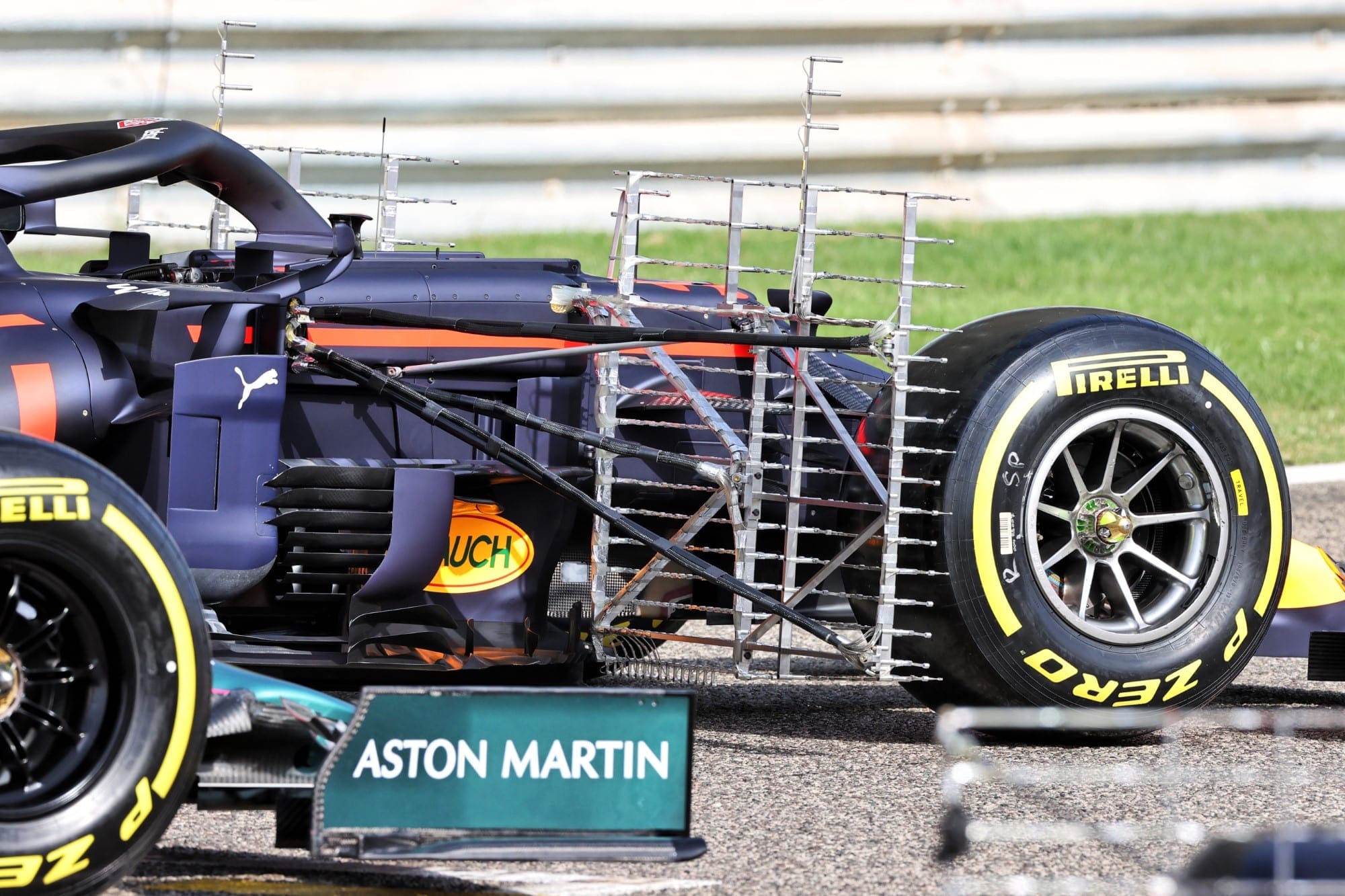 Confira as imagens do primeiro dia de testes da F1 no Bahrein