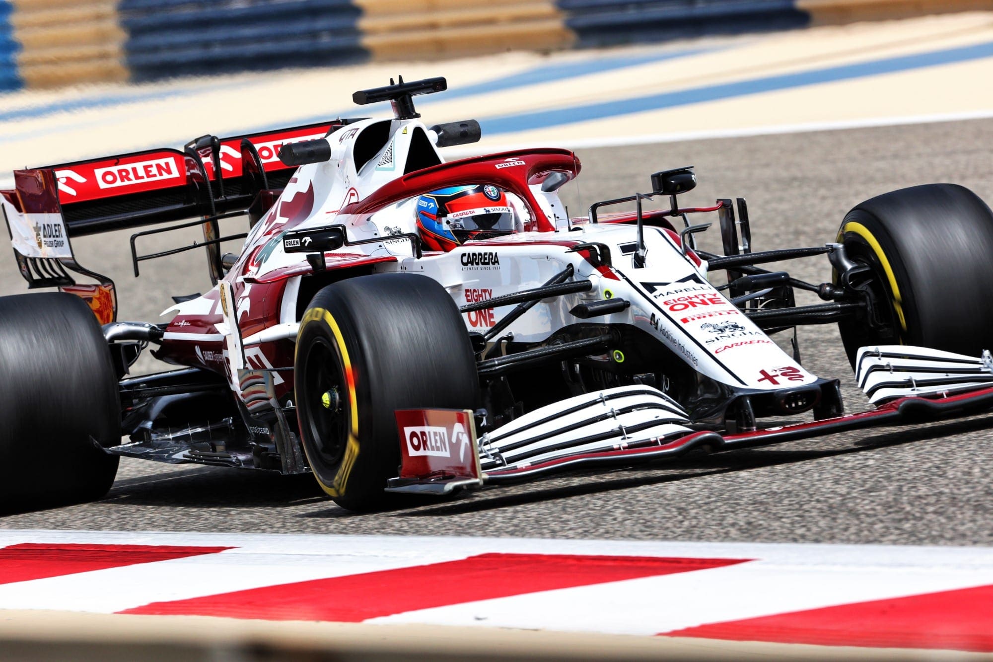 Confira as imagens do primeiro dia de testes da F1 no Bahrein