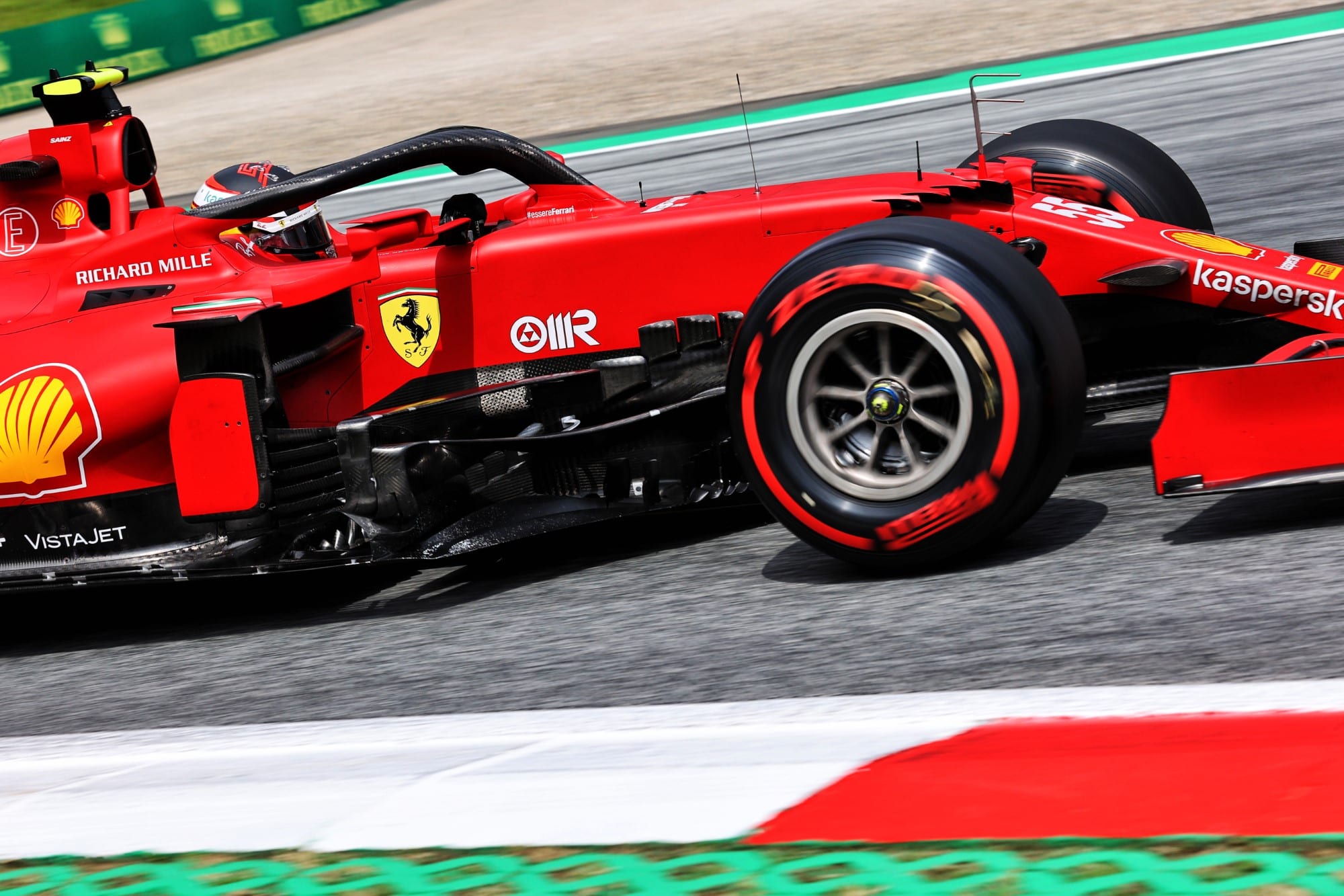 Sainz elogia el «trabajo en equipo» entre Ferrari y Mercedes F1 en Austria