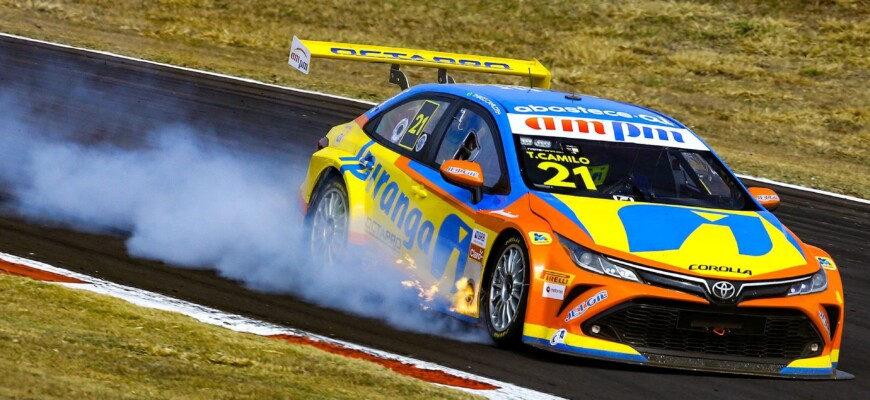 Carros e Corridas Julio Campos é o terceiro maior pontuador da etapa de  Curitiba da Stock Car - Carros e Corridas