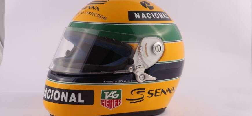 Capacete original de Ayrton Senna estará em exposição na inauguração de loja LEGO® em São Paulo