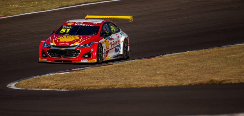 Átila Abreu troca o volante no meio do quali e mesmo assim faz top10 para Shell em Cascavel