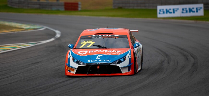 Após liderar meia prova do TCR em Curitiba, Rapha Reis acelera de Stock Light na mesma pista