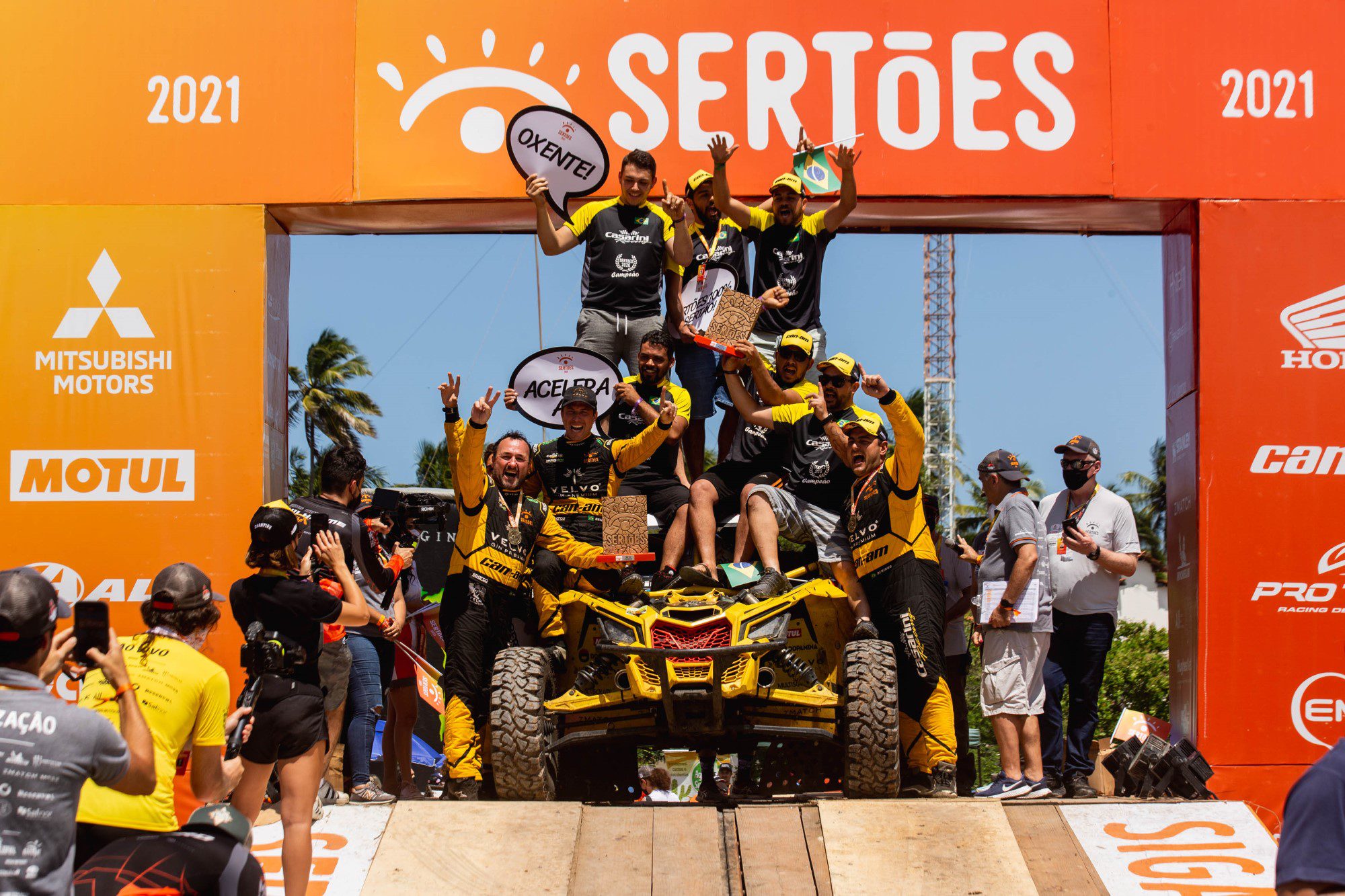 Rally dos Sertões 2021 - A dupla Denísio Casarini e Ivo Meyer comemora o segundo título do Sertões