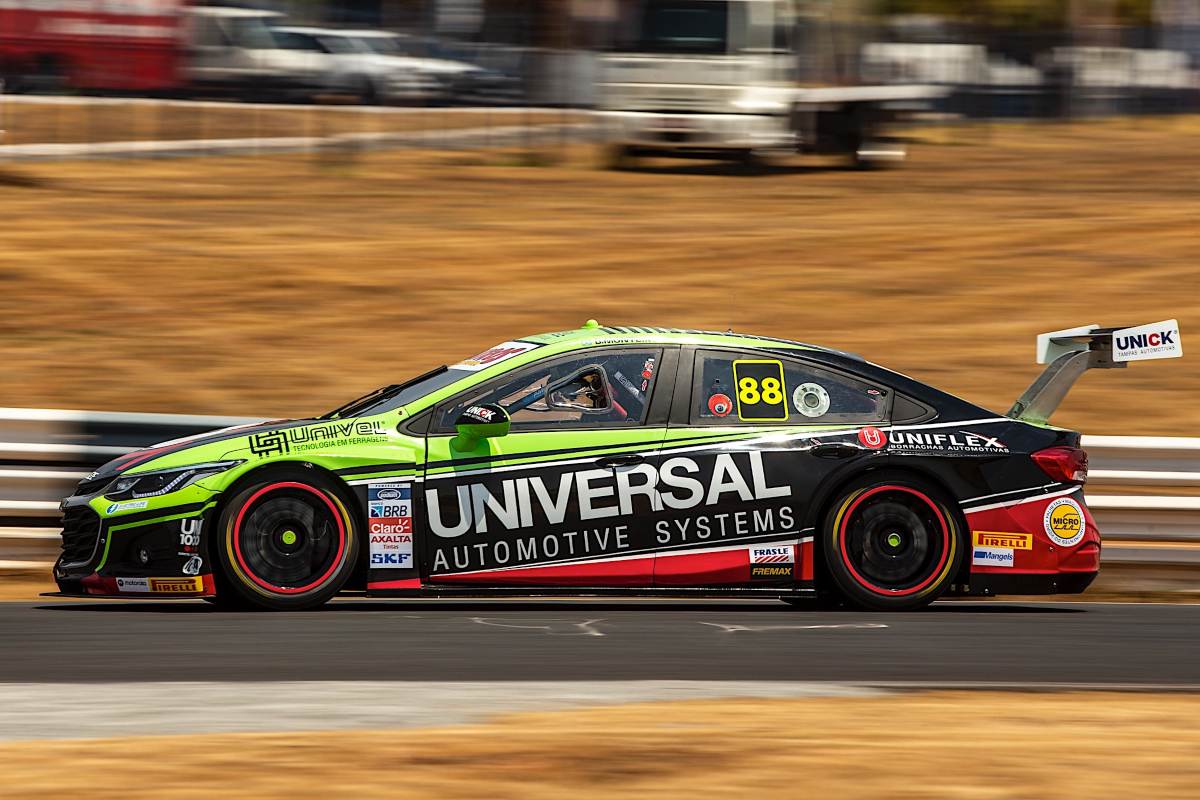 Beto Monteiro foca em ajuste do carro para a corrida após treinos em  Curitiba - Notícia de Stock Car