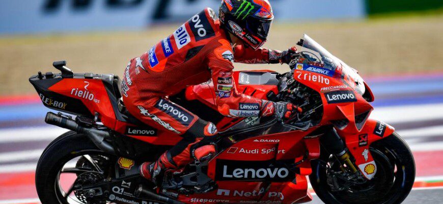 Bagnaia sale de la Q1, sella la pole y lidera la primera fila de Ducati en Misano; Quartararo 13º