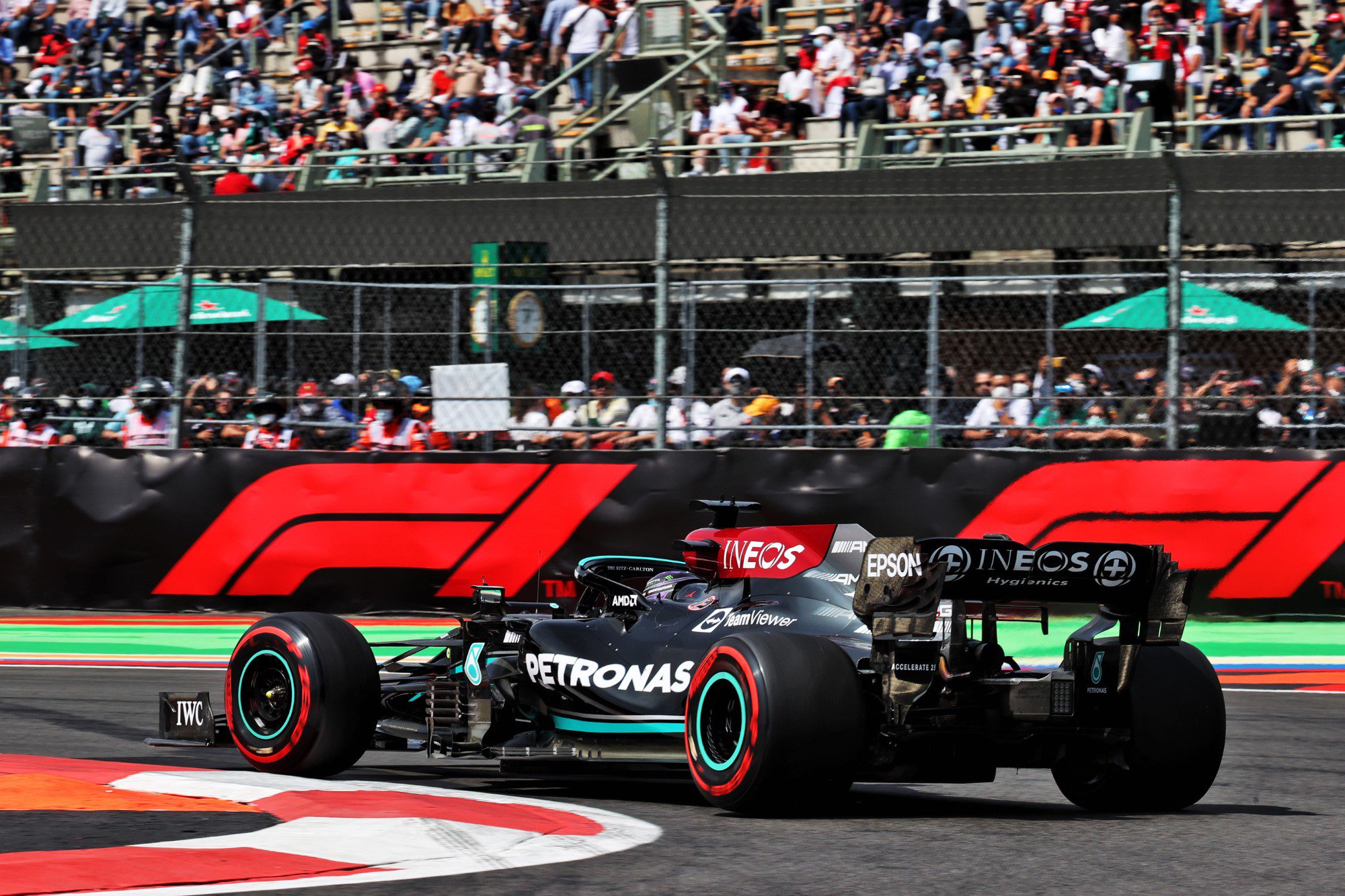 F1 AO VIVO: BRIGA de 'gato e rato' entre Mercedes e Red Bull nos