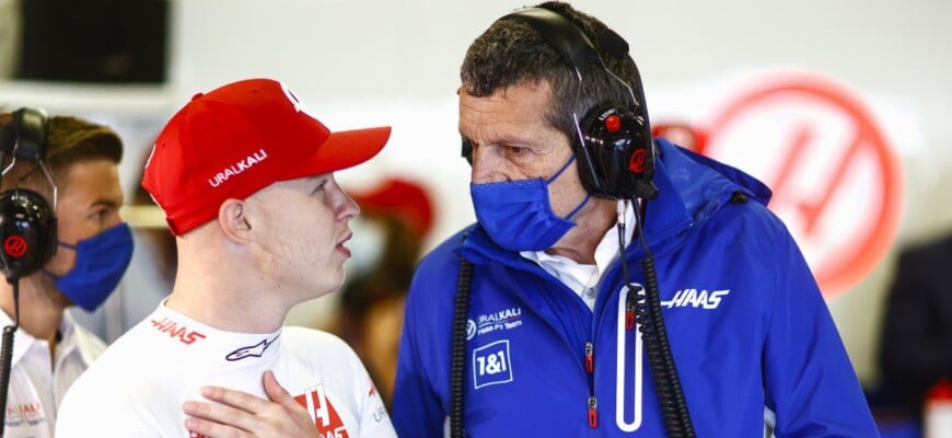 Nikita Mazepin e Guenther Steiner