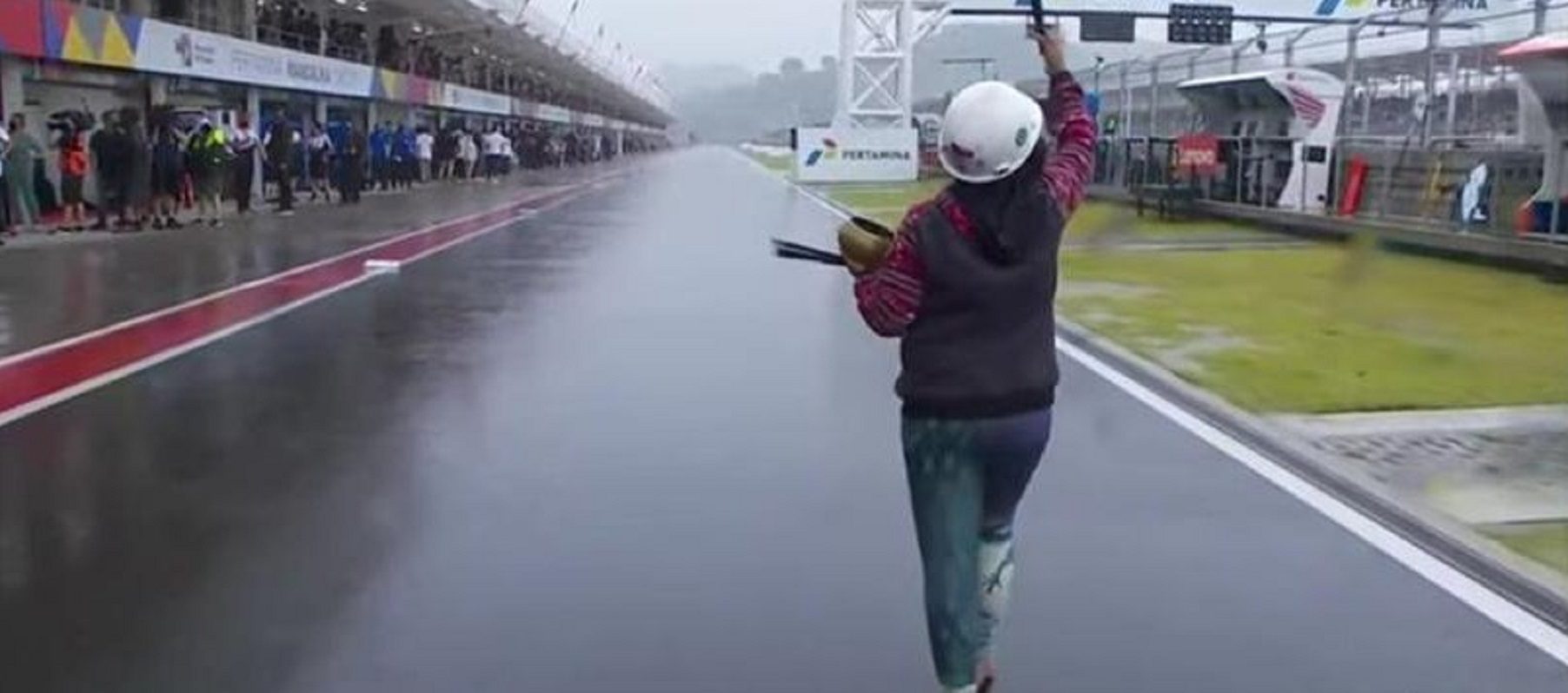 Mundial de MotoGP - a indumentária dos pilotos quando chove - de