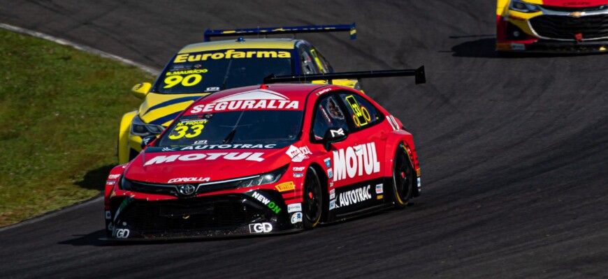 Stock Car: Piquet Jr. larga do top-10 com a Universal em Goiânia