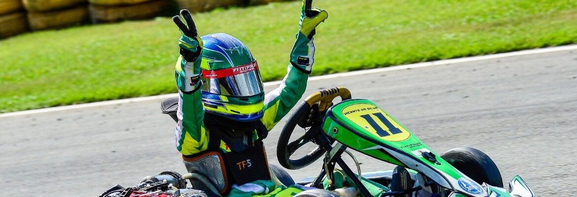 Pilotos de kart aceleram em corrida este fim de semana