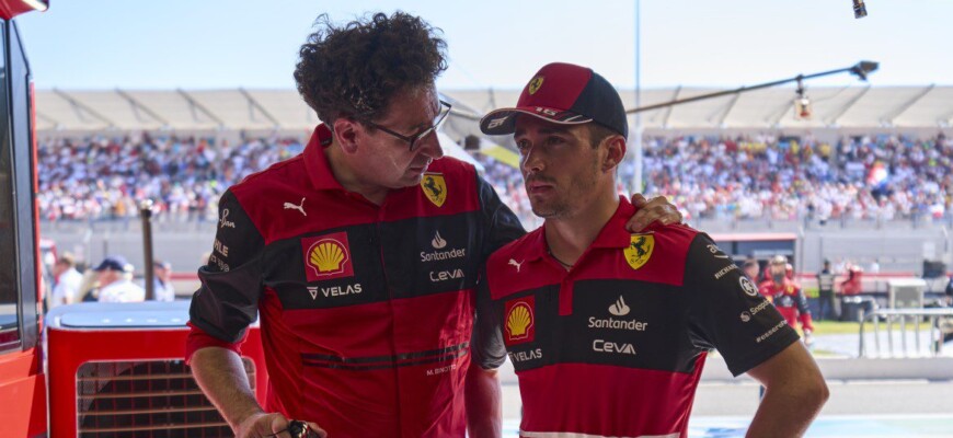 Charles Leclerc e Mattia Binotto