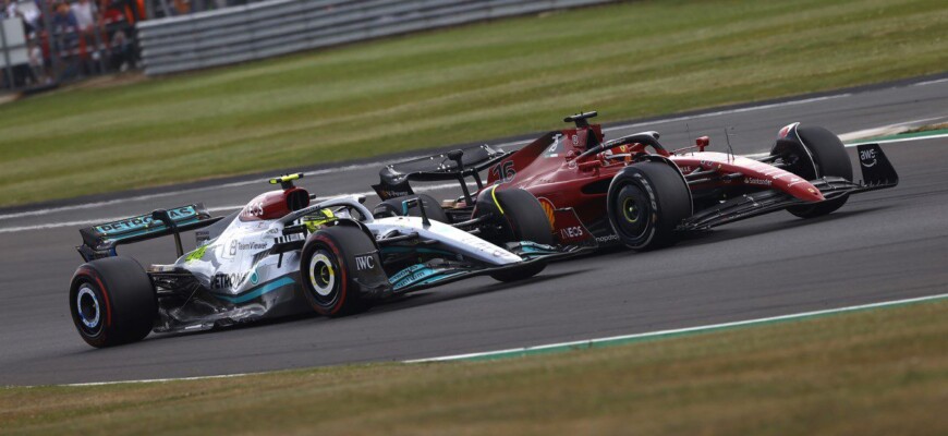 Lewis Hamilton e Charles Leclerc