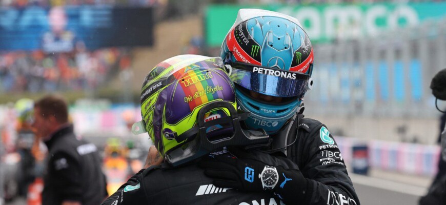 George Russell e Lewis Hamilton