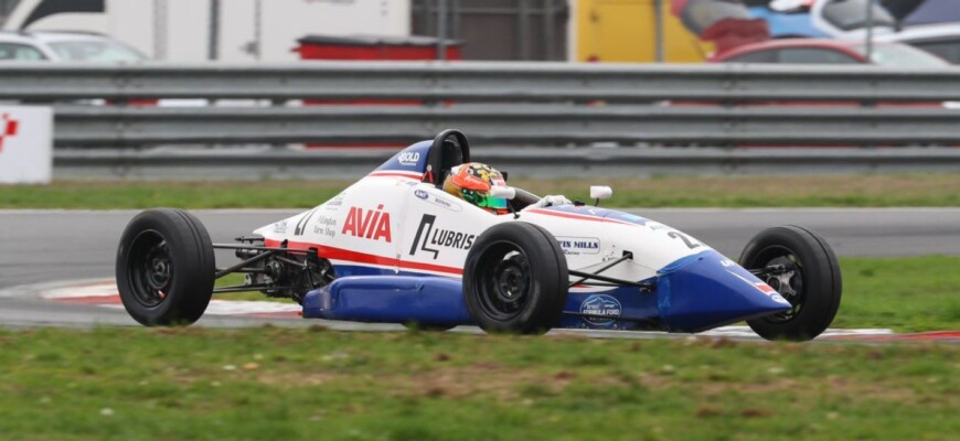 F-Ford Festival: chuva cancela Final em Brands Hatch, mas Cadu Bonini celebra 12º lugar