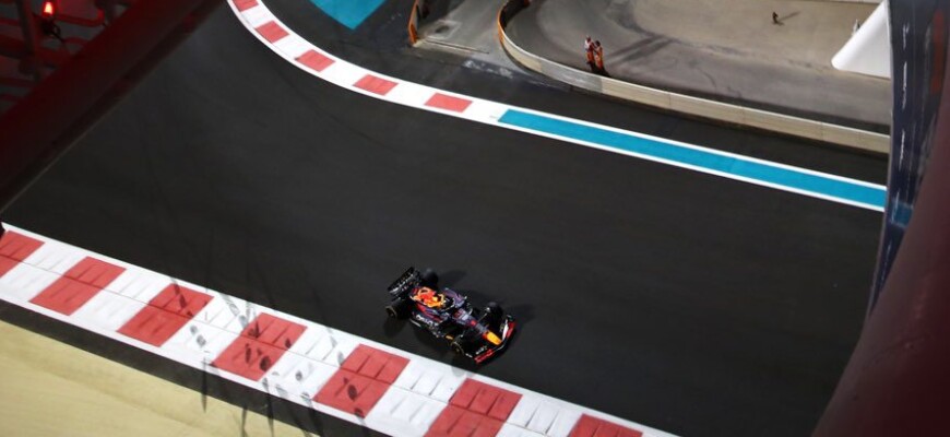 F1: Verstappen voa e faz última pole-position de 2022 no GP de Abu Dhabi