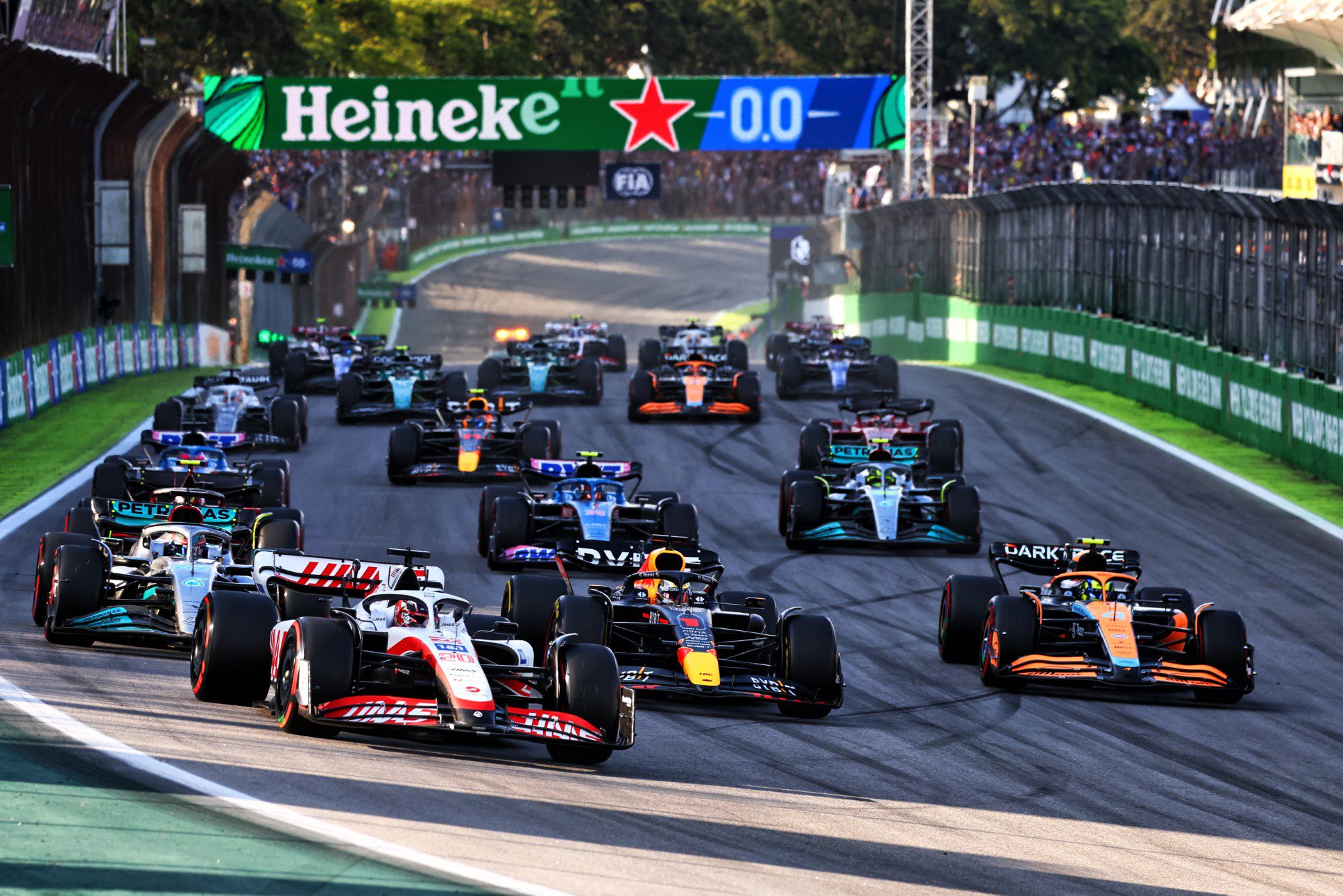 Fórmula 1: aprovado novo formato nos fins de semanas com corrida sprint
