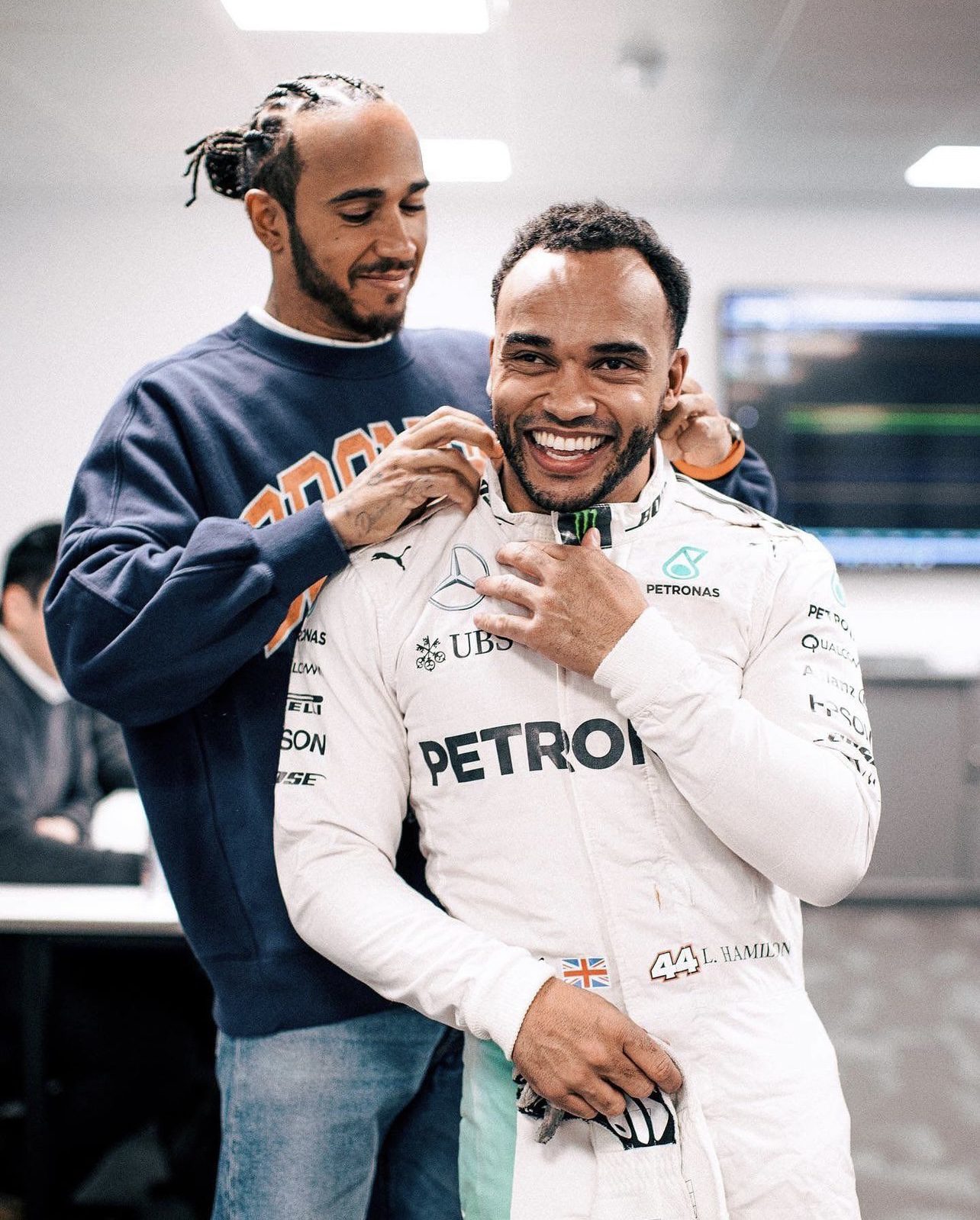 Lewis Hamilton realiza o sonho de seu irmão Nicolas