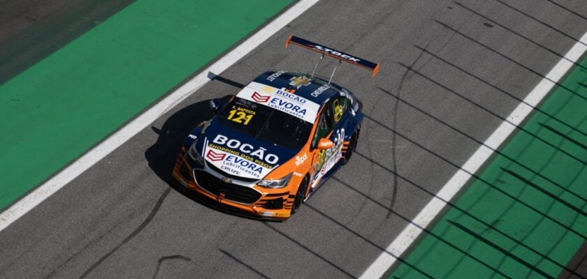 Felipe Baptista desbanca candidatos ao título e vence corrida 1 da Stock Car em Interlagos