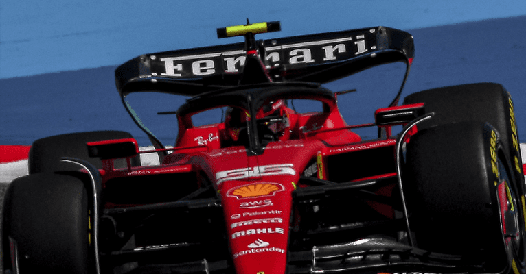 F1: Ferrari e Mercedes chamam atenção na primeira sessão de testes