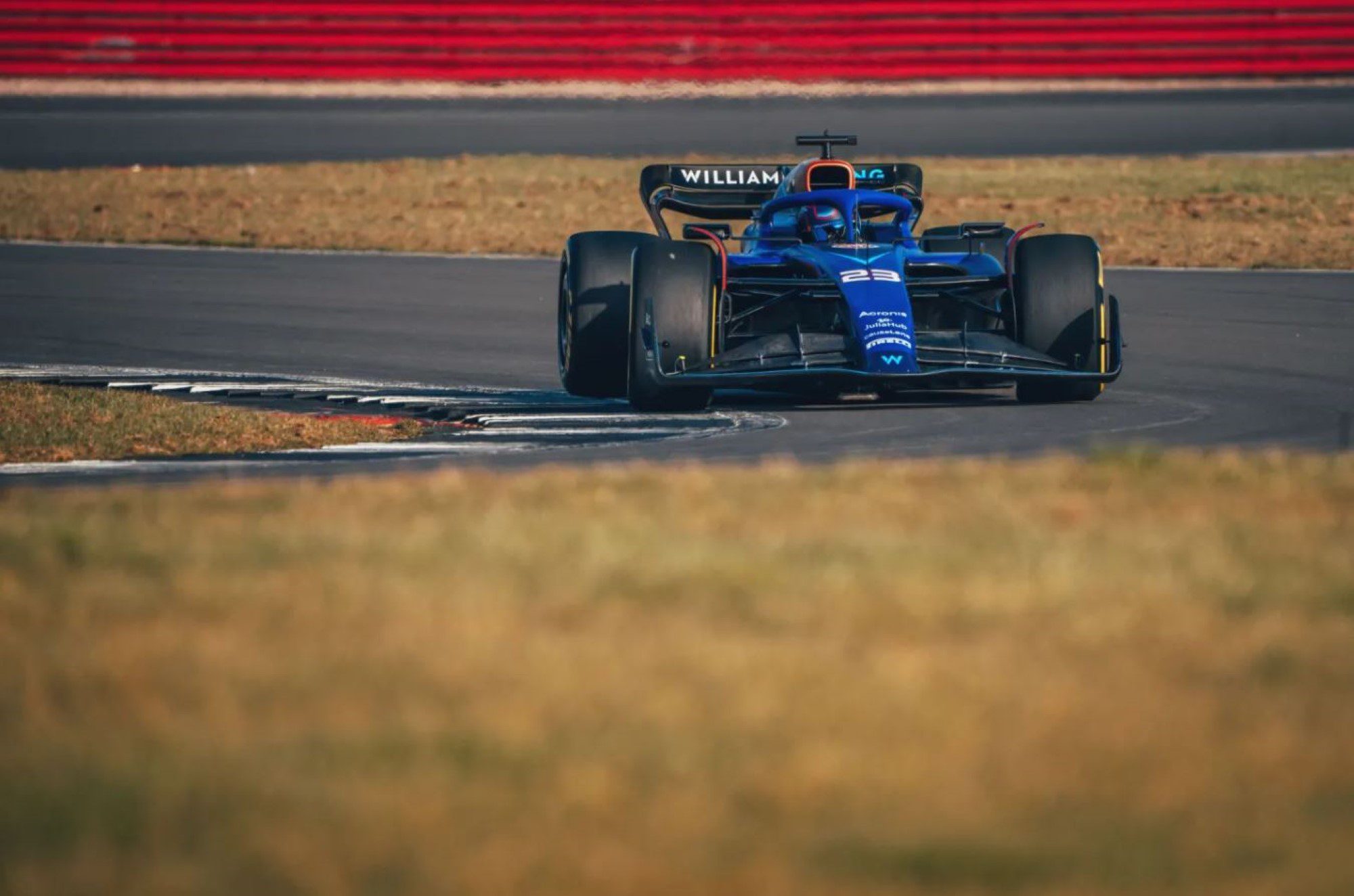 Williams faz shakedown em Silverstone com o FW-45; confira as imagens