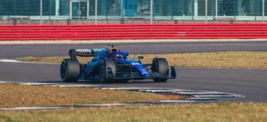 Williams faz shakedown em Silverstone com o FW-45; confira as imagens