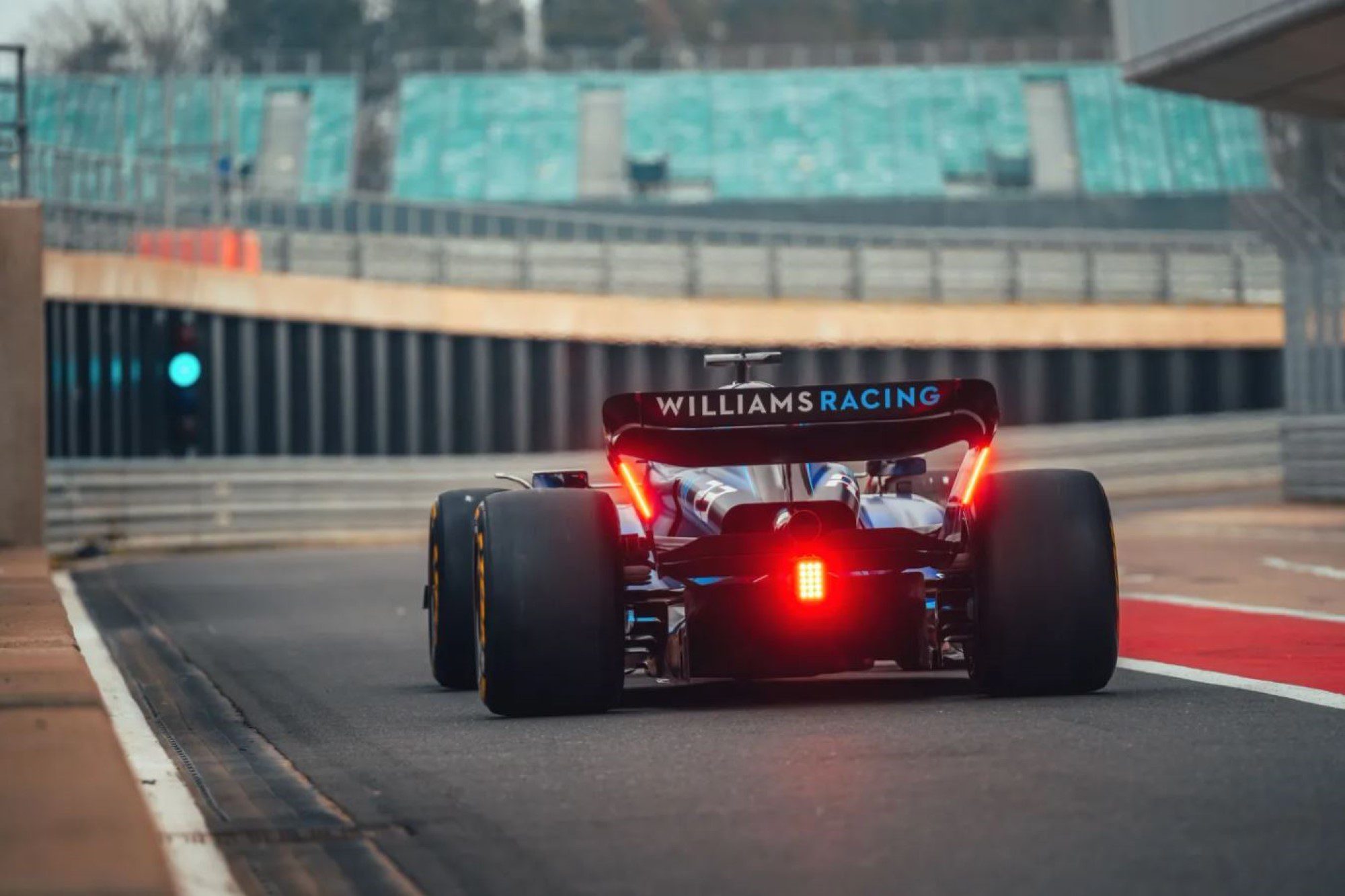 Williams faz shakedown em Silverstone com o FW-45; confira as imagens