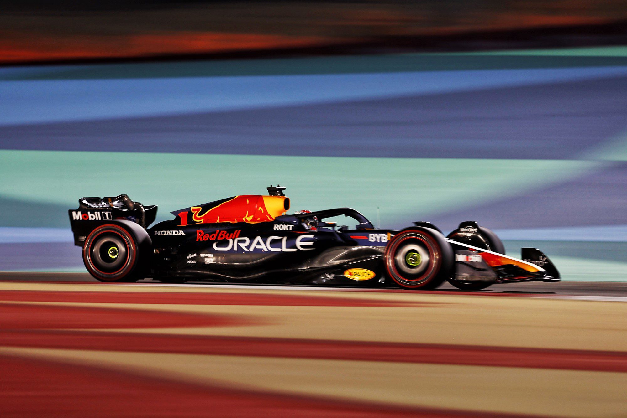 Fotos: o primeiro dia de treinos da F1 para o GP do Bahrein - Notícia de F1