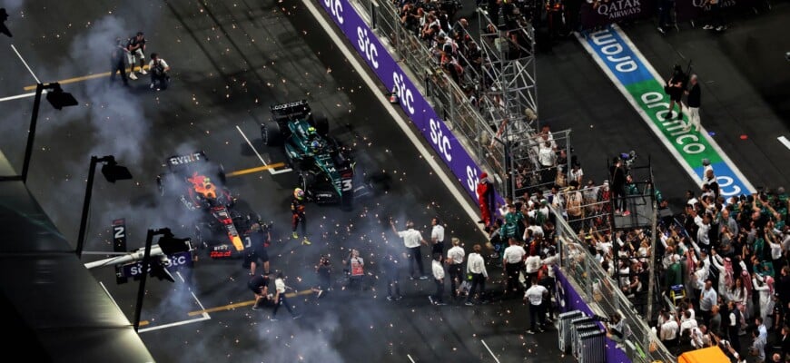 F1: Jornalistas da Sky Sports debatem fato de Verstappen não alinhar o carro no grid após corrida em Jeddah