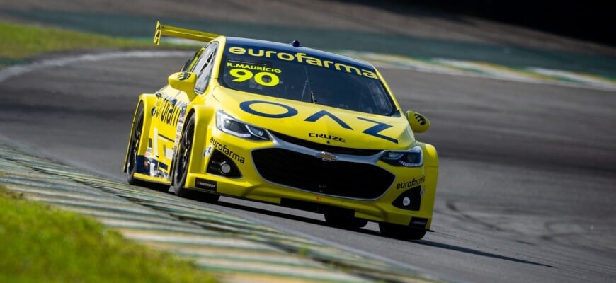 Maurício segura Campos e garante vitória na corrida 2 da Stock Car em Interlagos