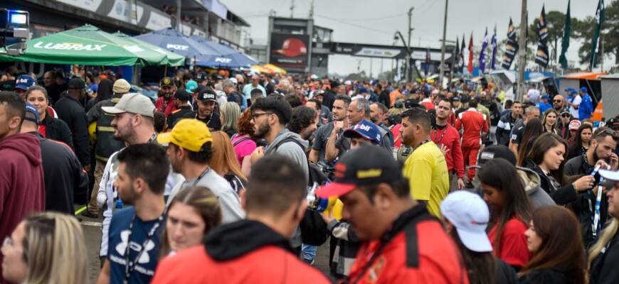 Fãs aprovam e celebram retorno da Stock Car a Tarumã