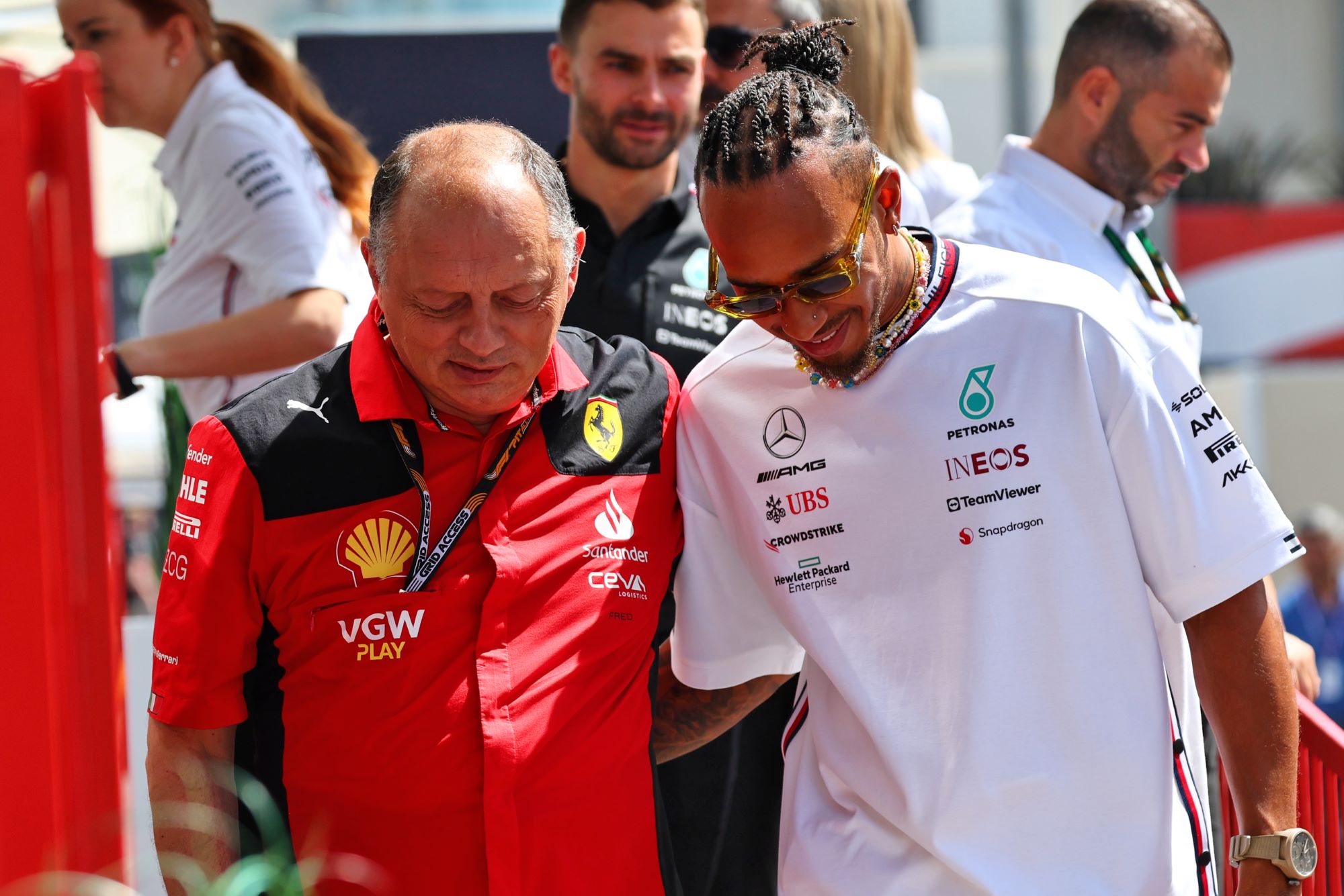 F1: “Contrato é uma fortuna”, Vasseur brinca sobre negociações com Hamilton