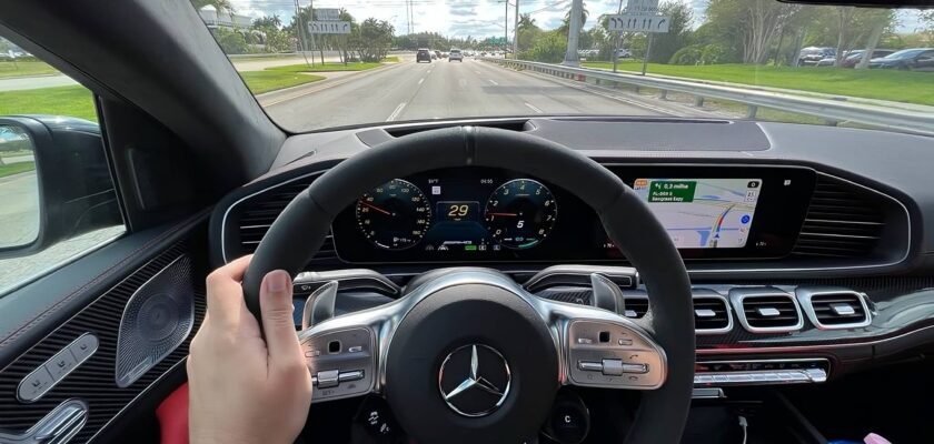 Miami de Mercedes-Benz GLE53 AMG: acompanhando a F1 em um carro esportivo